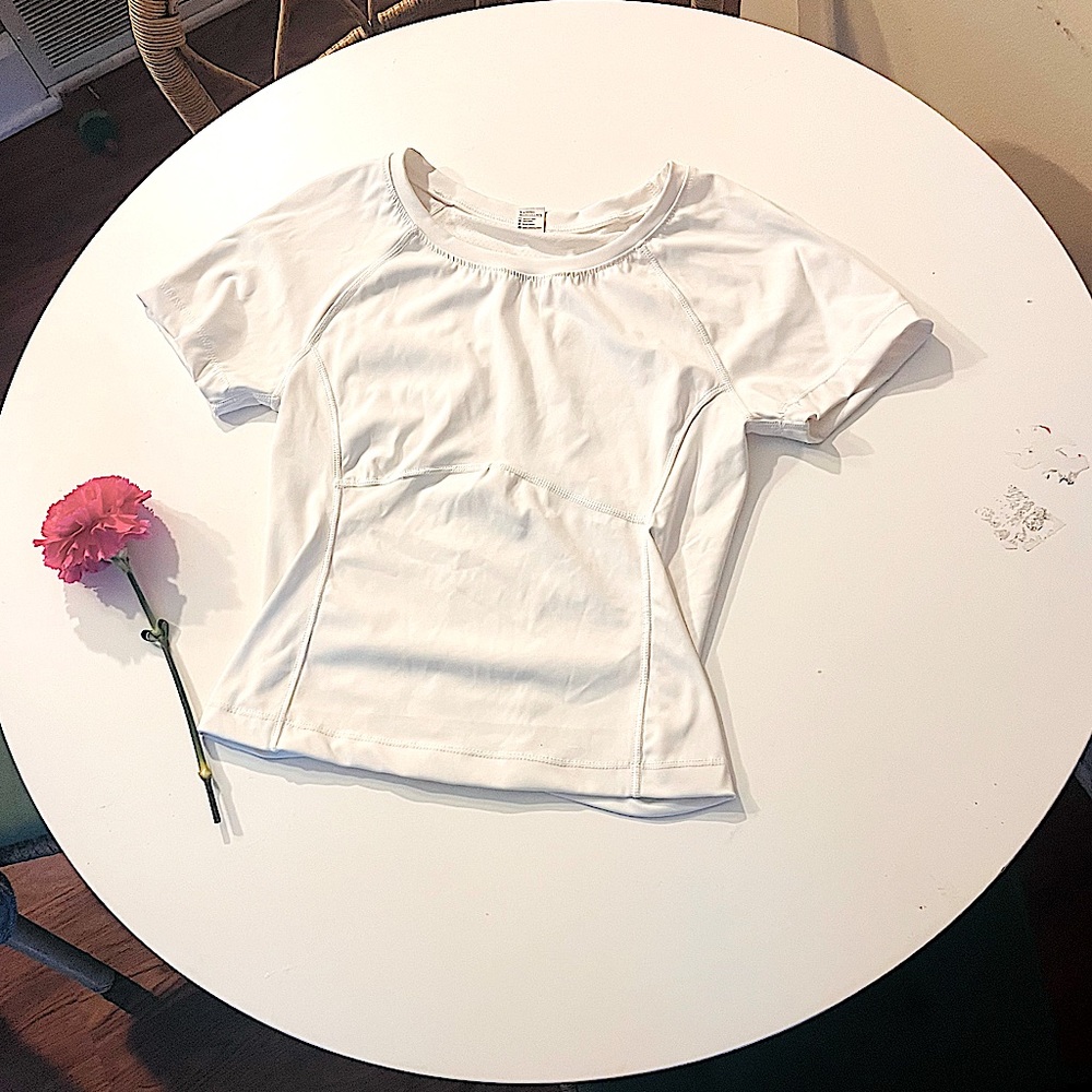 Cute white activewear body con shirt too work out in 🤍